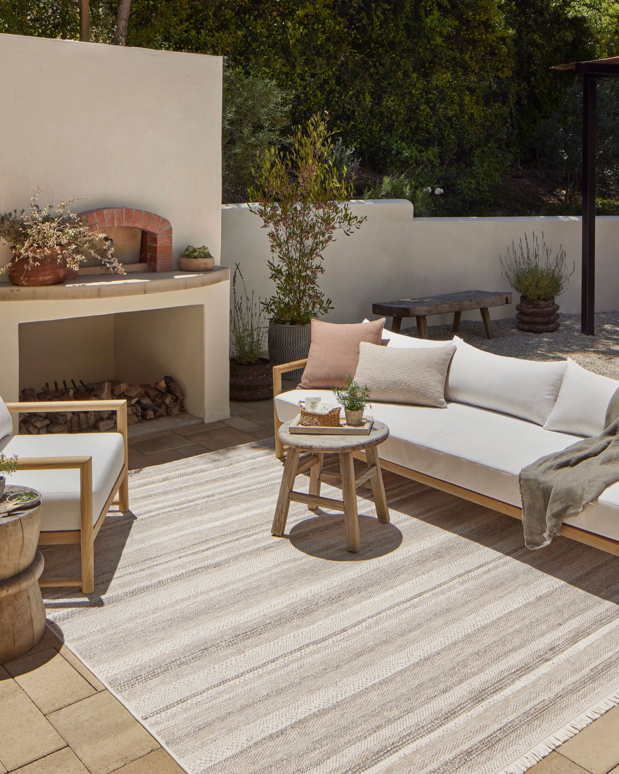 Amber Lewis x Loloi Malibu Ivory / Dove Indoor Outdoor Rug 2