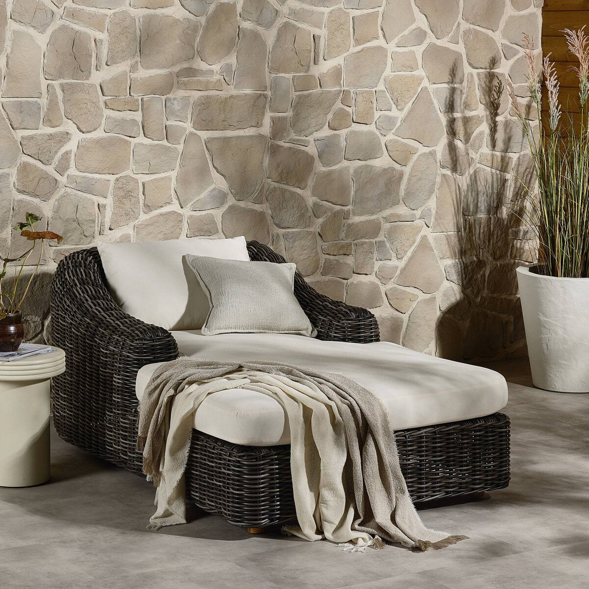 Messina Outdoor Chaise Lounge Venao Ivory Chunky Charcoal OL
