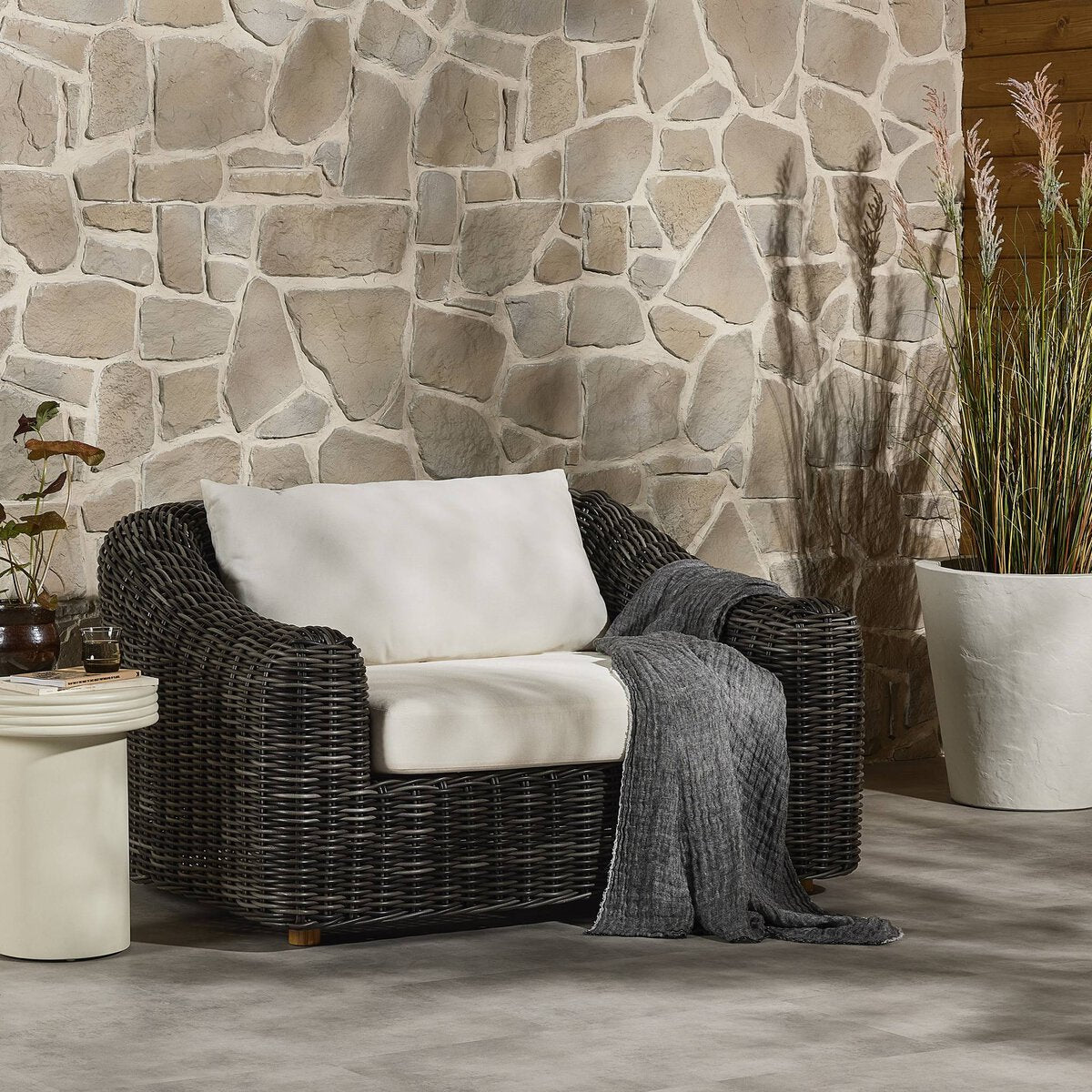 Messina Outdoor Chair Venao Ivory Chunky Charcoal OL
